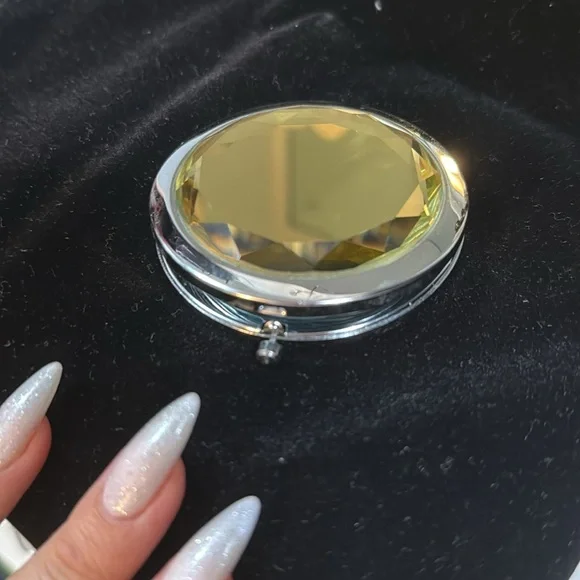 ✨✨ La Prairie Jeweled Compact Mirror✨✨